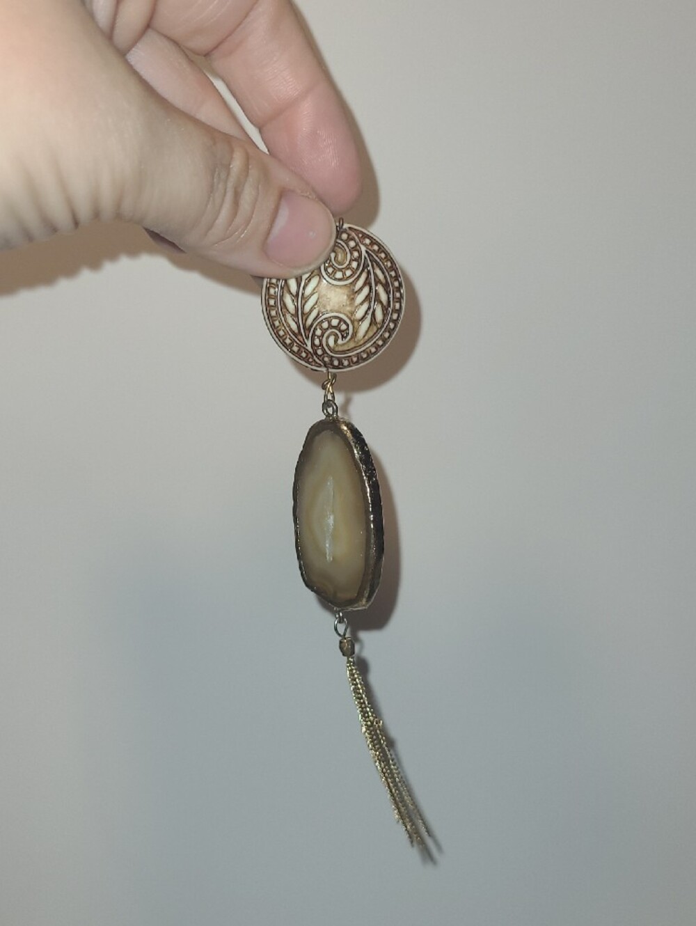 Gold-Tone Cream Agate Drop Brooch with Chain Tassel - Picture 2 of 6
